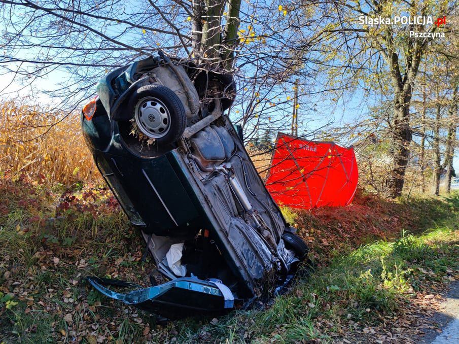 Tragiczny wypadek w Pawłowicach. Autobus zderzył się z osobówką