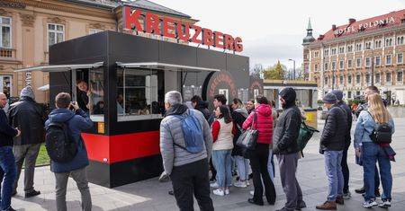 Mieszkańcy Krakowa wściekli na budę Chajzera. Urzędnicy zabrali głos