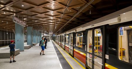 Warszawa: Wypadek w metrze. Dwie stacje wyłączone z ruchu