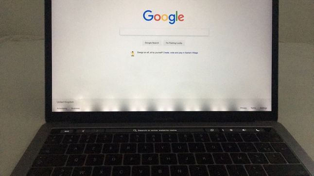 tak wygląda usterka w komputerach MacBook Pro z 2016 i 2017 r., fot. MacRumors