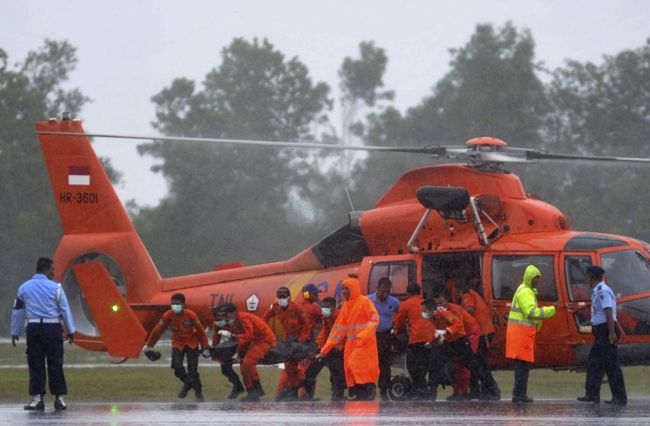 Indonezja: odnaleziono kolejne ciała ofiar katastrofy