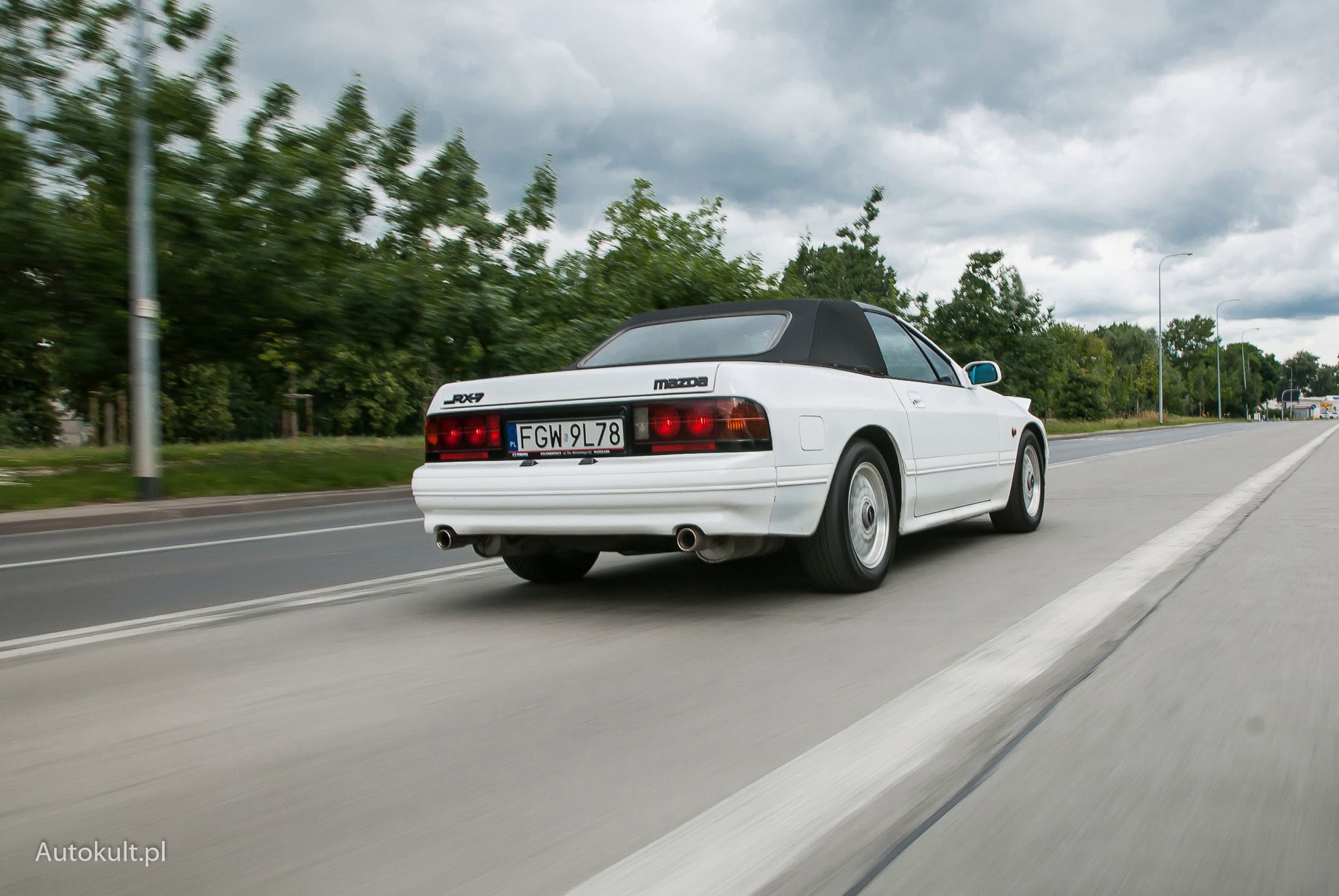 Mazda RX-7 (FC) trafiała głównie na rynek amerykański, stąd też inspiracja liniami... Porsche