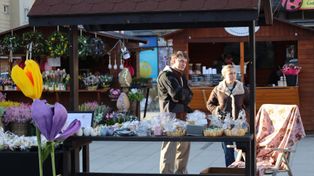 W Słupsku ruszył Jarmark Wielkanocny. Stragany rozstawiono na Starym Rynku.