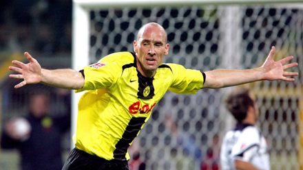 QUIZ: Dopasuj byłe gwiazdy futbolu do kraju, który reprezentowali!
