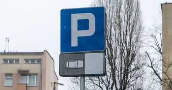 Kraków: Zlikwidowano miejsca postojowe na rzecz ścieżki rowerowej. Mieszkańcy oburzeni