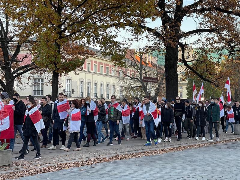 W niedzielę przez ulice Warszawy maszerowali przedstawiciele społeczności białoruskiej w Polsce (Iwona Decyk)