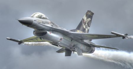 F-16 już "w drodze do Ukrainy". NATO wywiązuje się z obietnic
