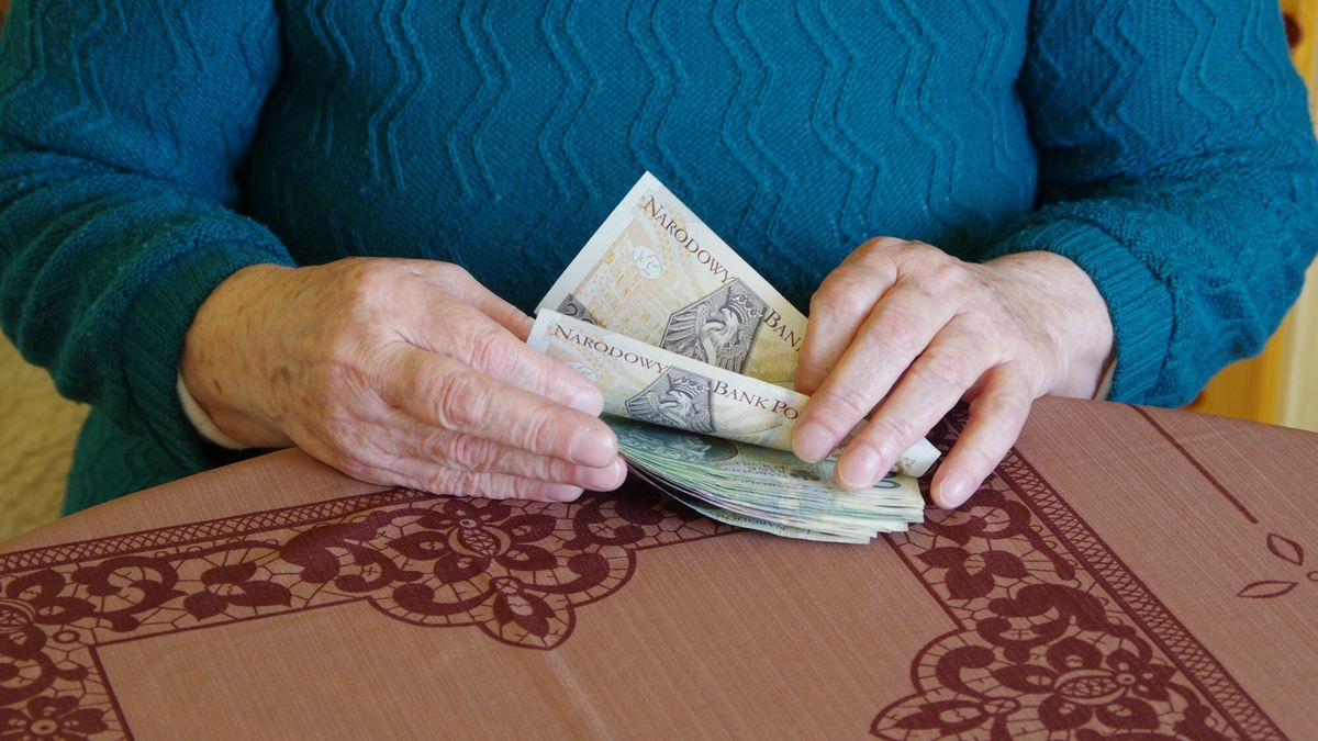 Senior MaBa
PHOTO: ZOFIA I MAREK BAZAK / EAST NEWS   N/Z Liczenie domowego budzetu - problemy finansowe
ZOFIA BAZAK