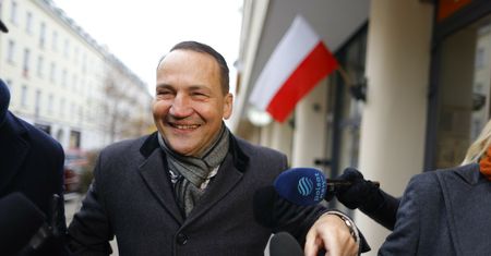 "Jedzie po bandzie". Wyjście z programu może podnieść jego notowania