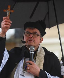 Piotr Natanek, kontrowersyjny były ksiądz, znowu prowadzi działalność. Ma wielu wyznawców i wybudował sanktuarium