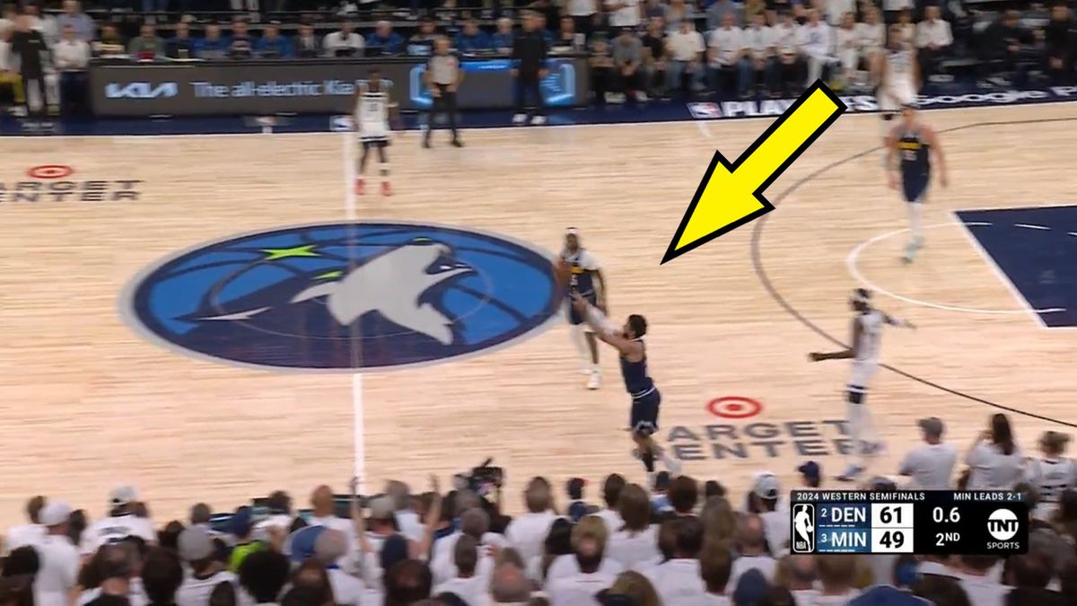 Twitter / oficjalny profil NBA / Jamal Murray zza połowy boiska