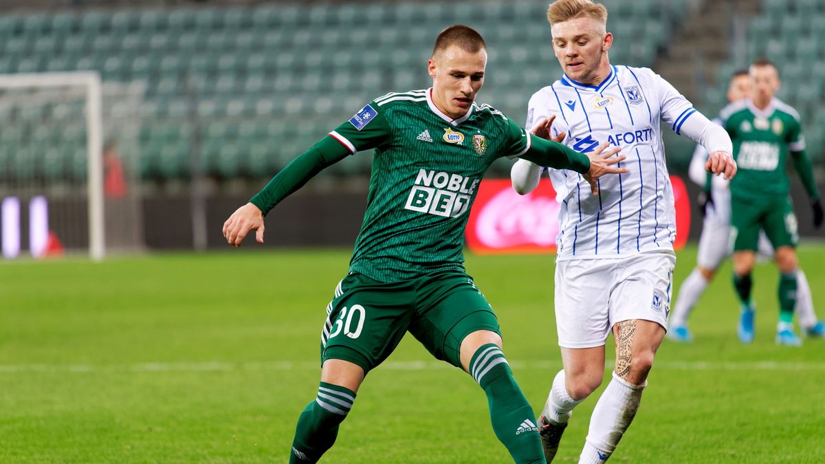 PAP / Sebastian Borowski / Na zdjęciu: piłkarz Śląska Wrocław Kamil Dankowski (z lewej) i Kamil Jóźwiak (z prawej) z Lecha Poznań