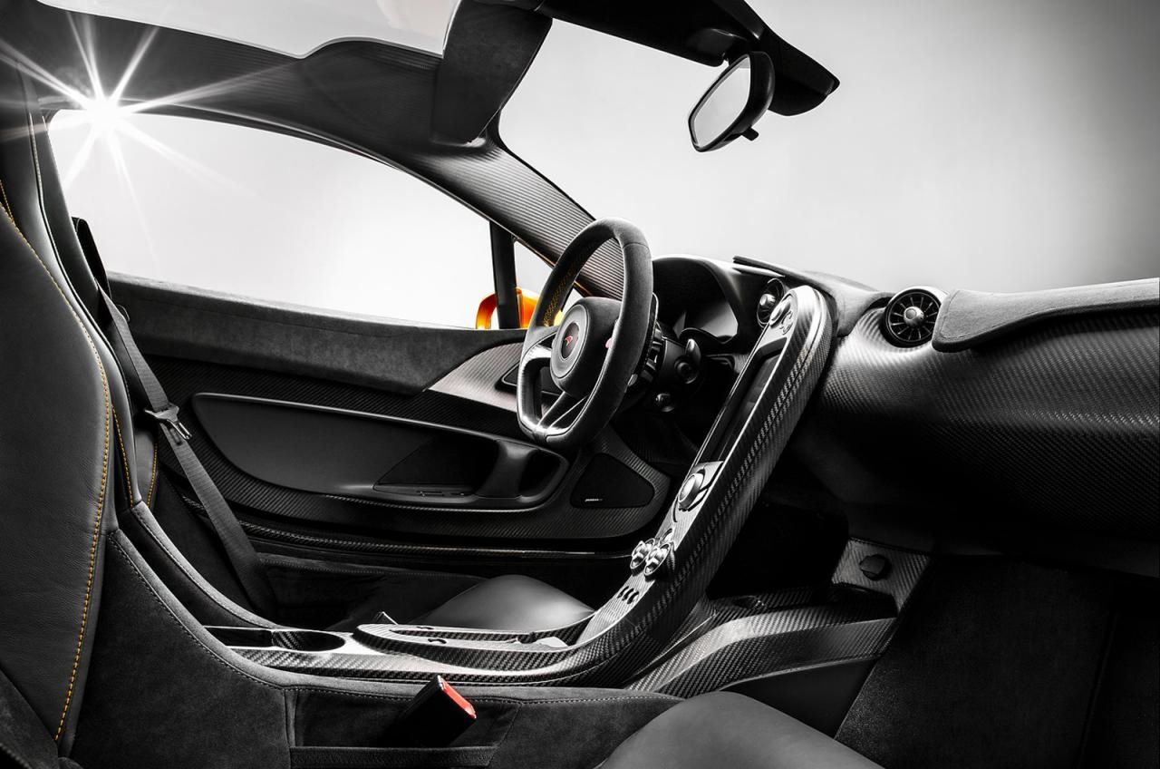 McLaren P1 wnętrze