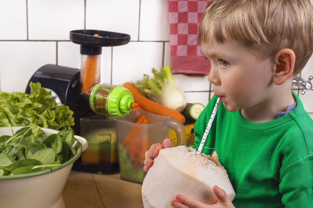 Zalety picia wody kokosowej dla dzieci