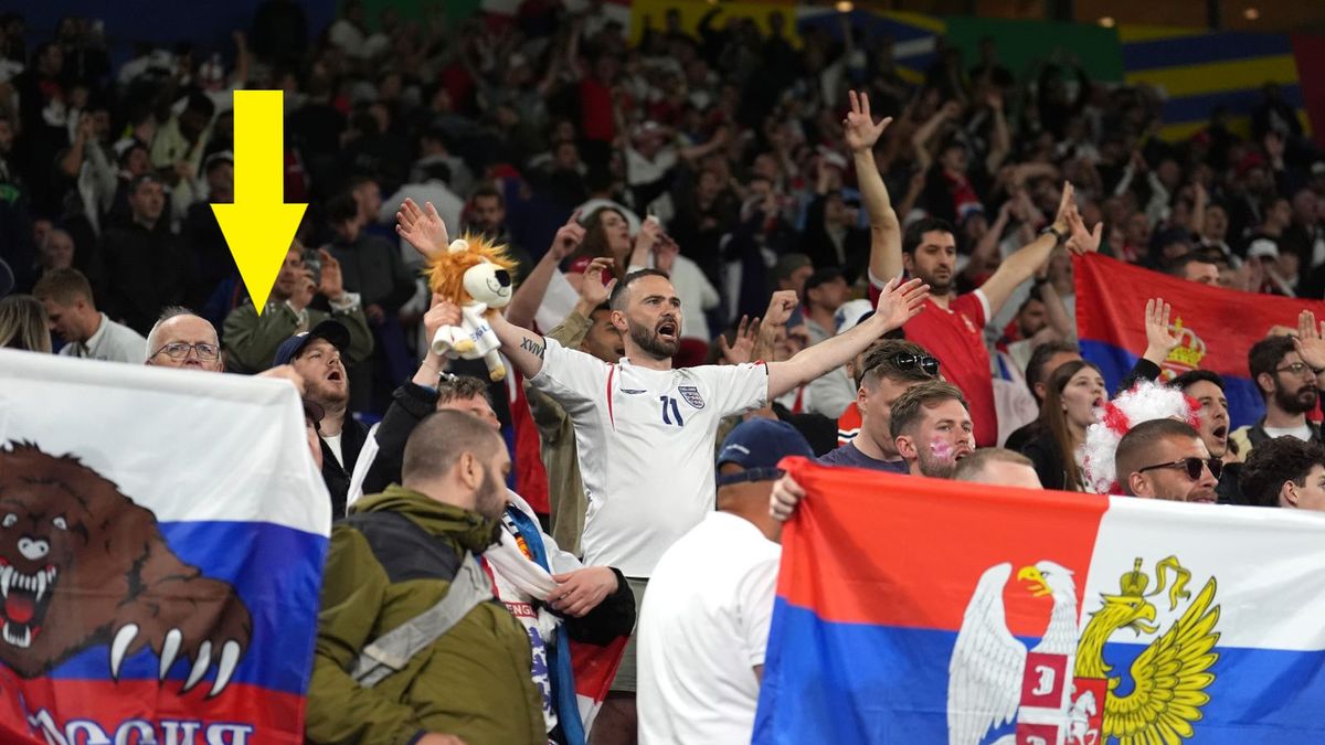 Zdjęcie okładkowe artykułu: Getty Images / Martin Rickett/PA Images via Getty Images / Kibice Serbii wywiesili rosyjskie flagi podczas meczu z Anglią