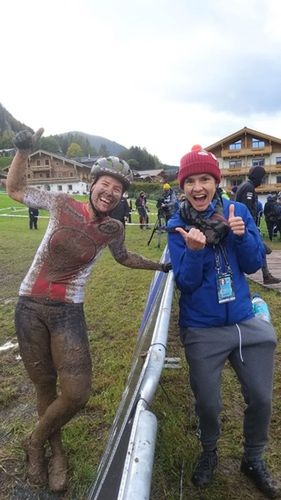 Bez względu na rodzaj napędu - pewne rzeczy w kolarstwie górskim są niezmienne. Zawodnicy muszą być gotowi na rywalizację w ekstremalnych warunkach