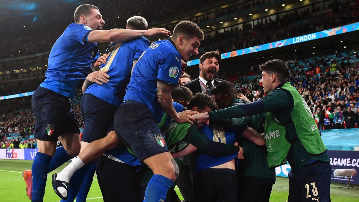 Zdjęcie okładkowe artykułu: PAP/EPA / Justin Tallis / Na zdjęciu: radość Włochów z awansu do finału Euro 2020