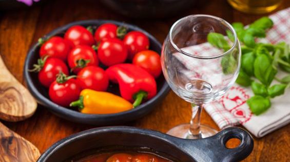 Zagęszczona zupa pomidorowa bisque (do kupienia gotowa do spożycia)