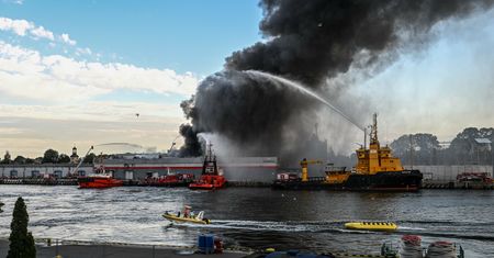 Wielki pożar hali w Gdańsku. Resort infrastruktury podjął decyzję