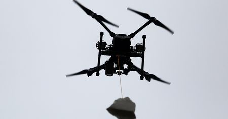 Warszawa. Dron przewiózł próbki do badań na obecność SARS-CoV-2