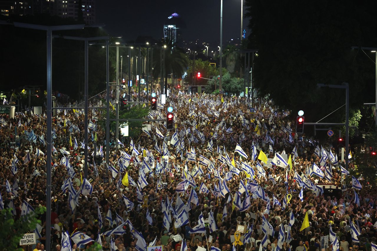 Half a million Israelis protest for a ceasefire with Hamas