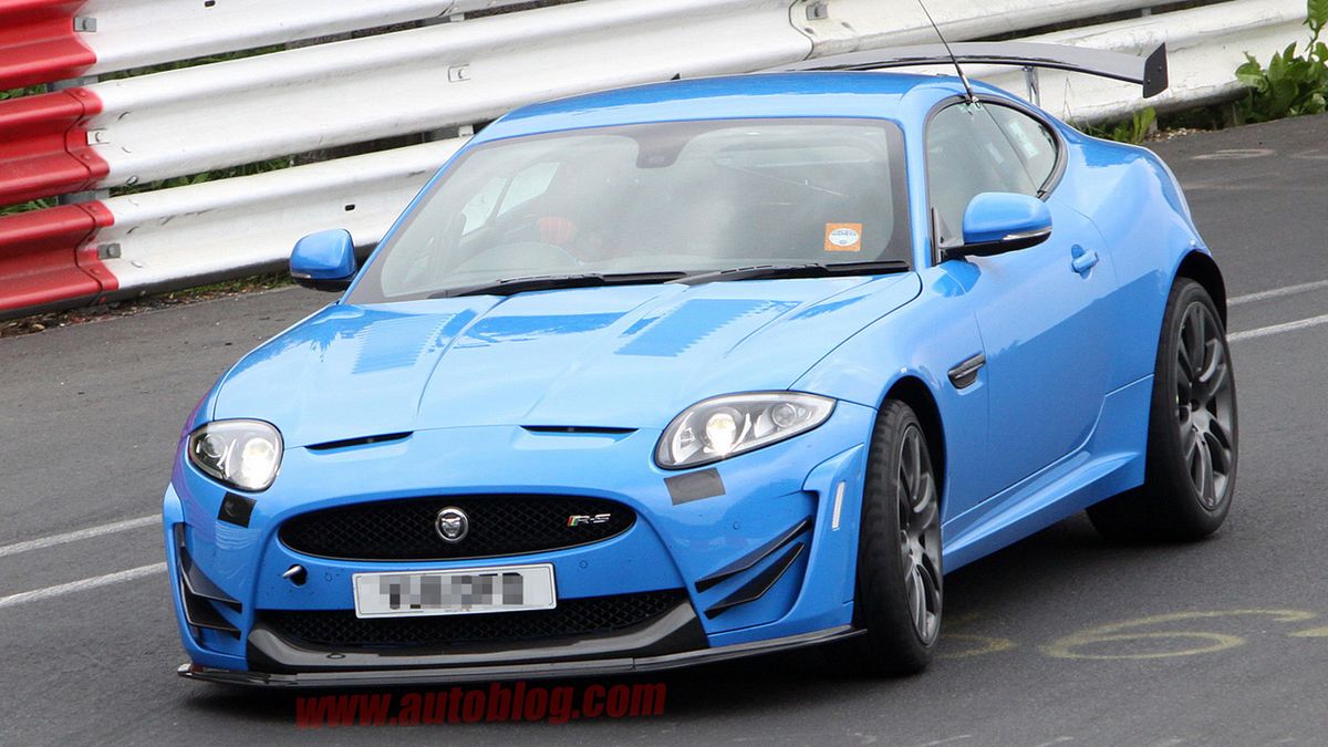 Surowszy Jaguar XKR-S? (zdjęcia szpiegowskie)