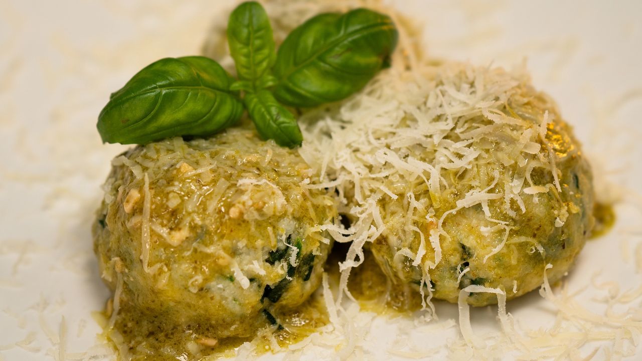 Mięciutkie kluseczki z ekspresowym sosem. Smakują jak we włoskiej tawernie