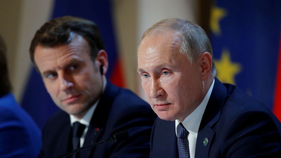 arch37
French President Emmanuel Macron (L) and Russian President Vladimir Putin (R) give a press conference after a summit on Ukraine at the Elysee Palace, in Paris, on December 9, 2019. - Leaders aim for new withdrawal of forces from Ukraine conflict zones by March 2020, according to a communique on December 9, 2019. (Photo by CHARLES PLATIAU / POOL / AFP)
CHARLES PLATIAU