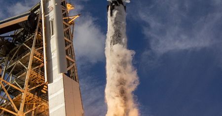 Rakieta SpaceX Falcon 9 spadła w Polsce: Firma potwierdza usterkę, trwają poszukiwania szczątków