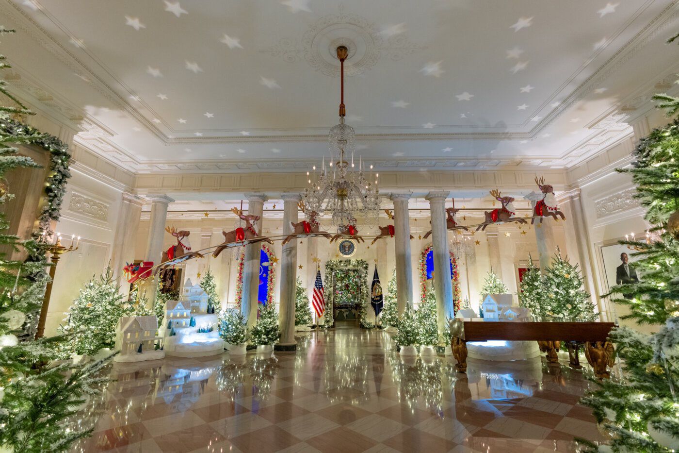 Pojawiło się tu... 140 tys. dekoracji! Zobacz Biały Dom w świątecznym wydaniu