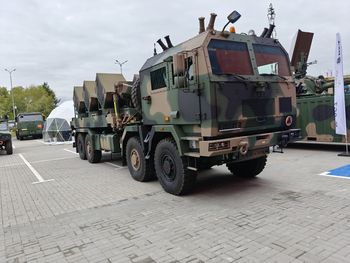 Polski JELCZ rośnie. Firma podpisała strategiczne porozumienia