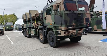 Polski JELCZ rośnie. Firma podpisała strategiczne porozumienia