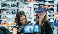 Spacer VR ulicami Tokio w promocji butów Adidas NMD