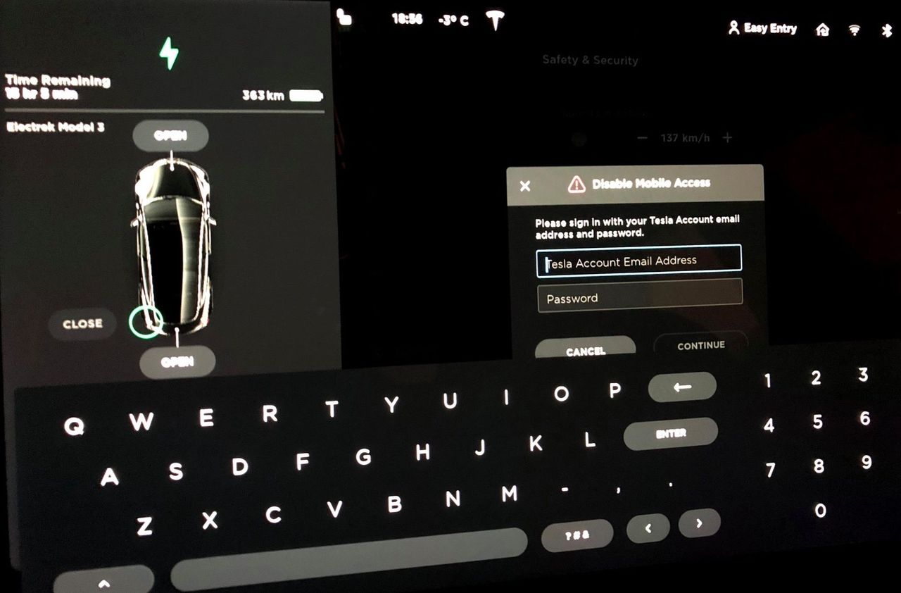 Tesla Model 3 – zabezpieczenie hasłem. Źródło: electrek.co
