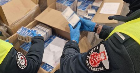 KAS zatrzymała nielegalne środki farmaceutyczne warte blisko 35 mln zł
