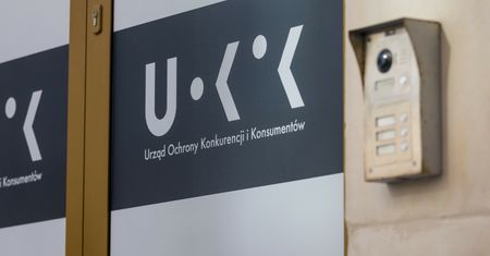 Uwierzyli w łatwe pieniądze, potem stracili oszczędności. Firma ukarana