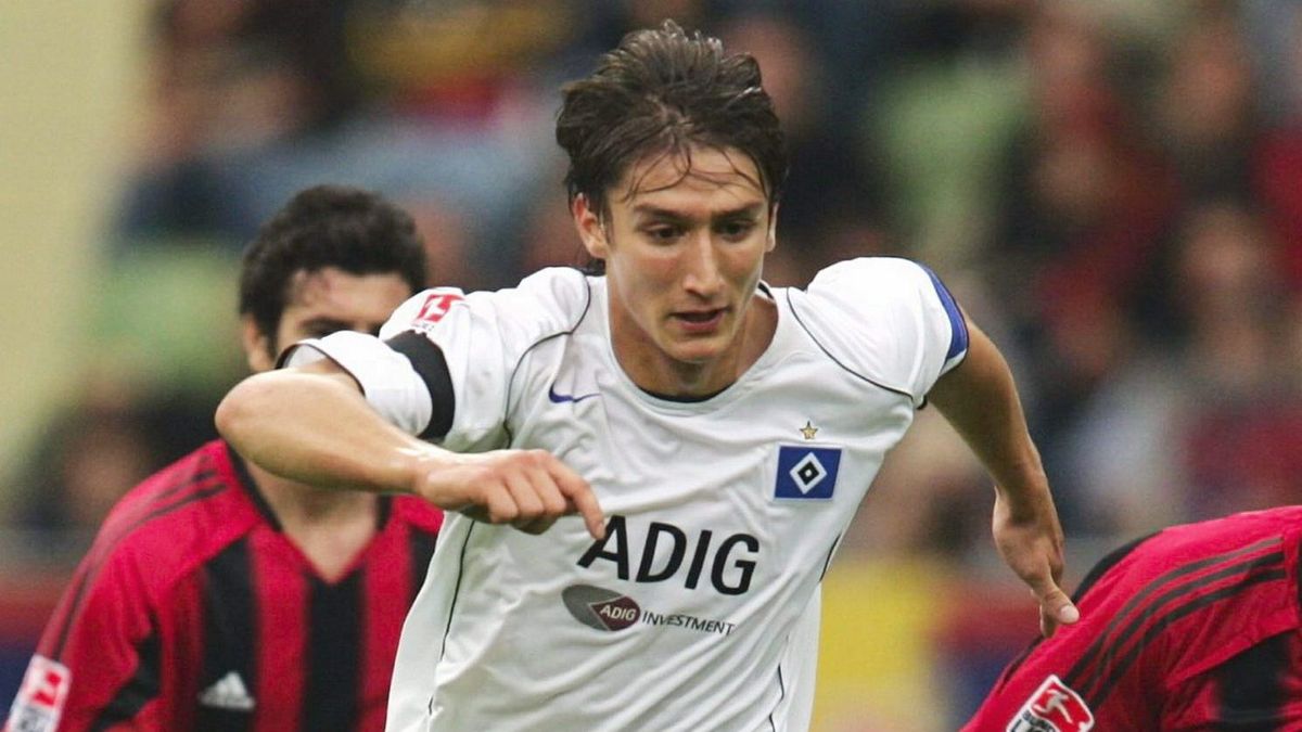 Mustafa Kucuković w barwach Hamburger SV w meczu z Bayerem Leverkusen w sezonie 2004/05 Bundesligi