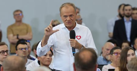 Hołownia mówił o zamachu stanu. Tusk komentuje: jak z dziećmi na wakacjach
