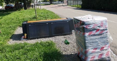 Minęły cztery miesiące a inteligentny kosz na śmieci nadal nienaprawiony. Ratusz nalicza karę