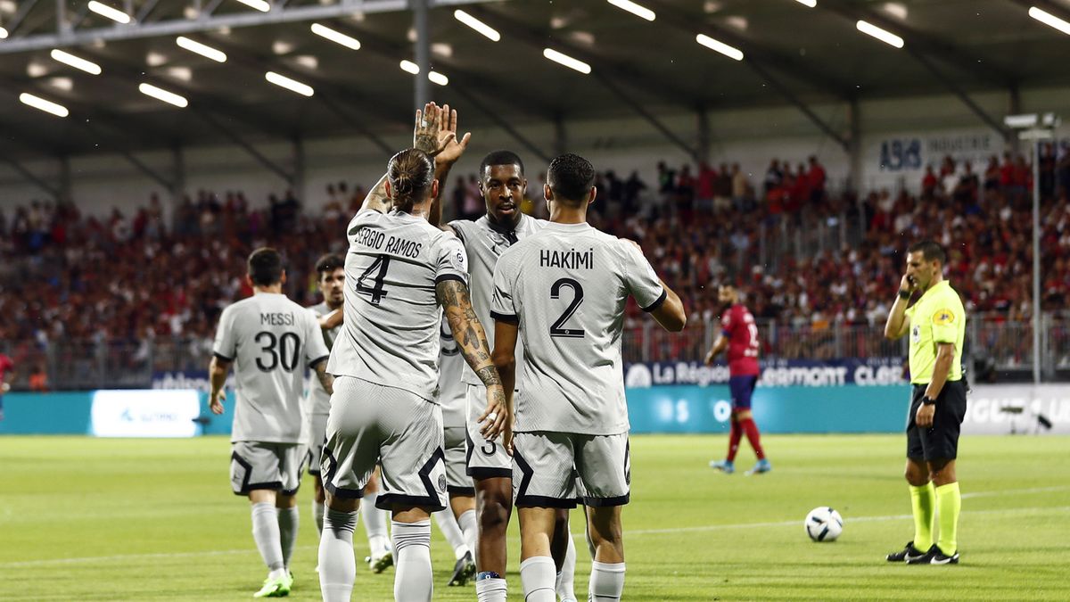 PAP/EPA / Mohammed Badra / Na zdjęciu: piłkarze Paris Saint-Germain