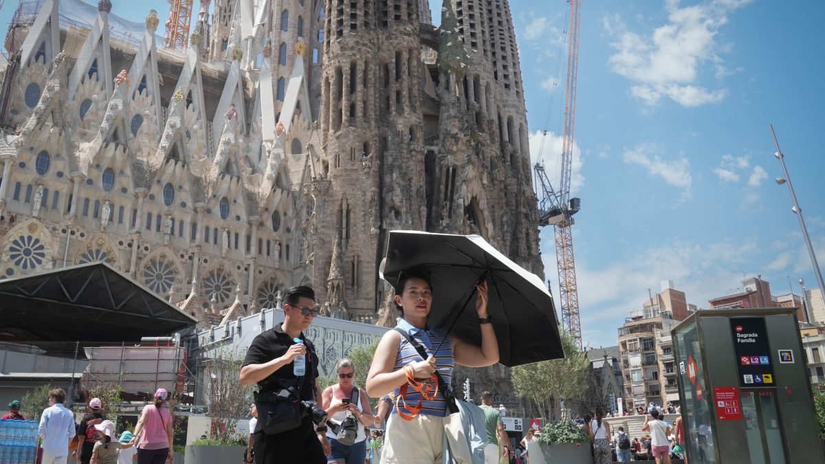 Tourists In The Area Around The Sagrada Familia
BARCELONA, CATALONIA, SPAIN - AUGUST 06: Several tourists are walking near the Sagrada Familia on 6 August 2026 in Barcelona, Catalonia, Spain. (Photo By David Zorrakino/Europa Press via Getty Images)
Europa Press News
touristification