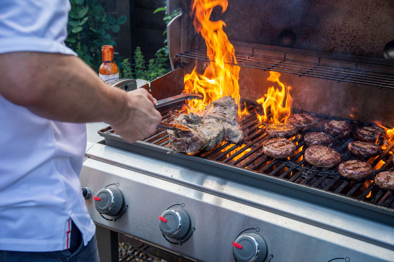 Ruszył sezon na grillowanie. Tak przygotujesz ogród do wakacyjnego odpoczynku