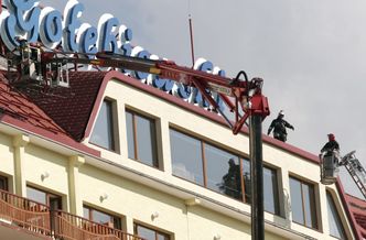 Pożar hotelu Gołębiewski. Na miejscu było kilkanaście zastępów Straży Pożarnej