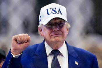 Zdjęcie dłoni Donalda Trumpa sprowokowało potężną dyskusję. "Coraz trudniej ukryć"