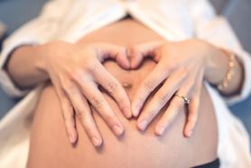 Szwy po porodzie - nacięcie krocza, higiena krocza, zdjęcie szwów