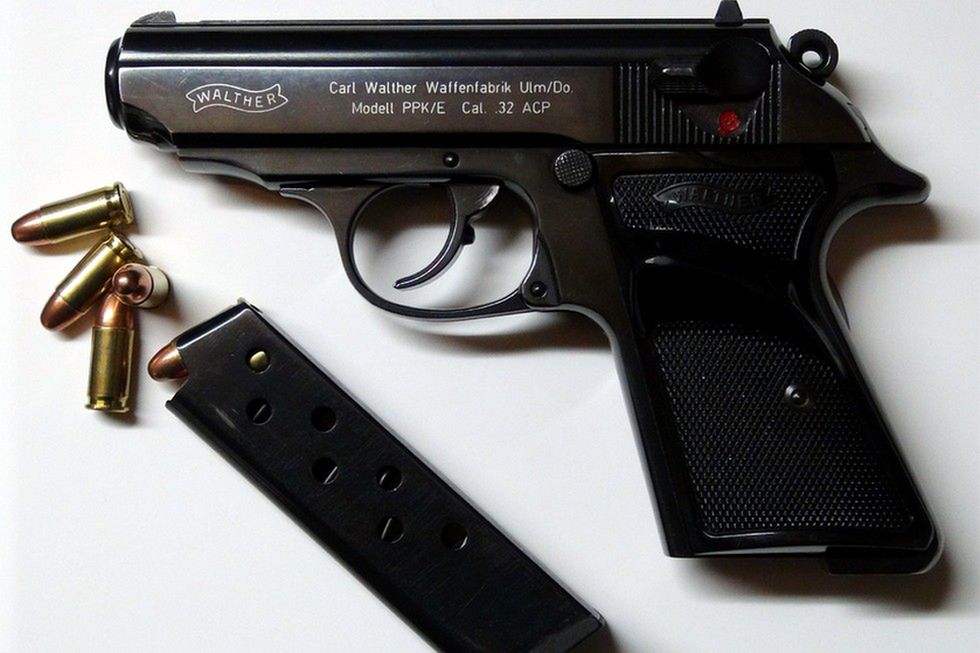 Broń Jamesa Bonda: czego używa agent 007? Jego sprzęt kupisz za grosze na Allegro 2