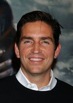 Jim Caviezel i Chiwetel Ejiofor robią interesy