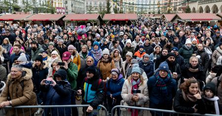 Krakowski Jarmark Bożonarodzeniowy. Na rynku tłumy z całego świata