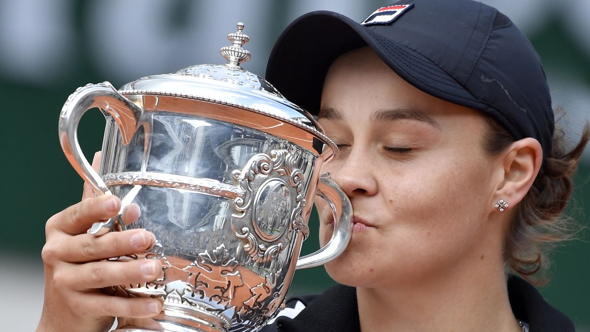 Zdjęcie okładkowe artykułu: PAP/EPA / JULIEN DE ROSA / Na zdjęciu: Ashleigh Barty, mistrzyni Rolanda Garrosa 2019