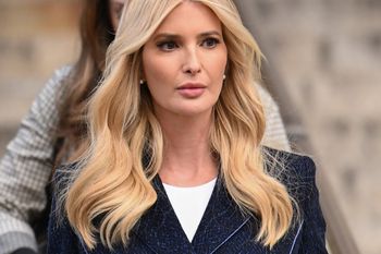 Miała włączony telewizor. Nagle zobaczyła zamach na ojca